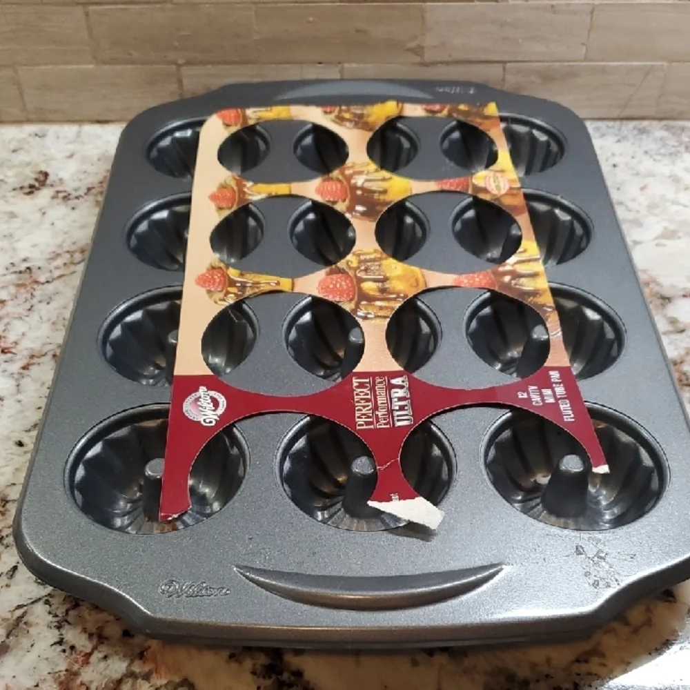 Wilton Gray Non-Stick 12-Cup Muffin Pan Bakeware